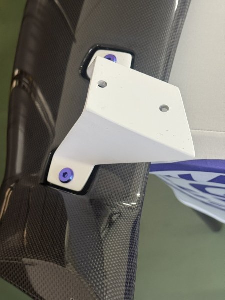 専用チタンボルト付属