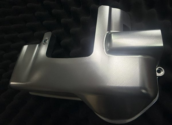画像1: 2JZ-GTE VVT-i用タイムングベルトカバーTOP（先端部のみ） (1)